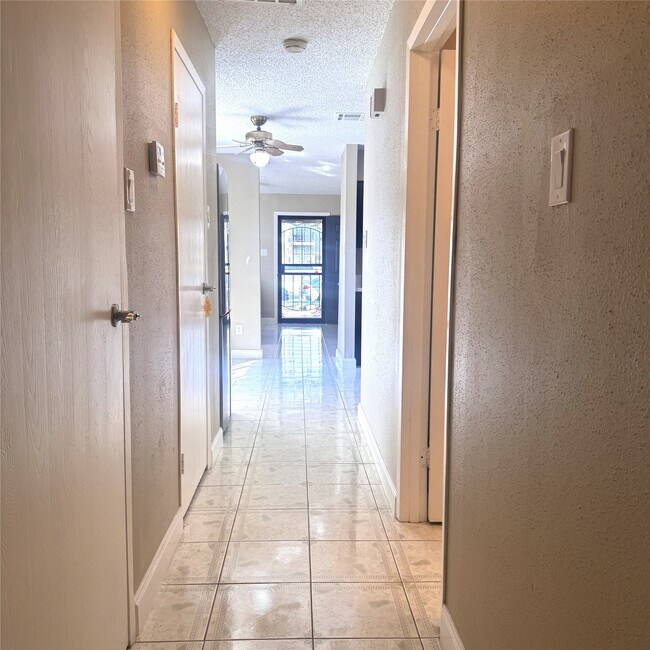 Building Photo - 2457 Briarwest Blvd