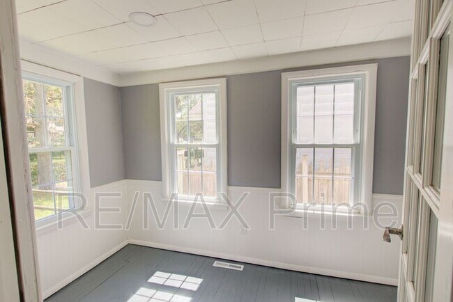 Building Photo - 27 Ansell Ave