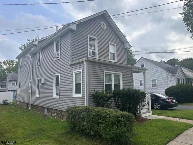 Building Photo - 132 Stevens Ave