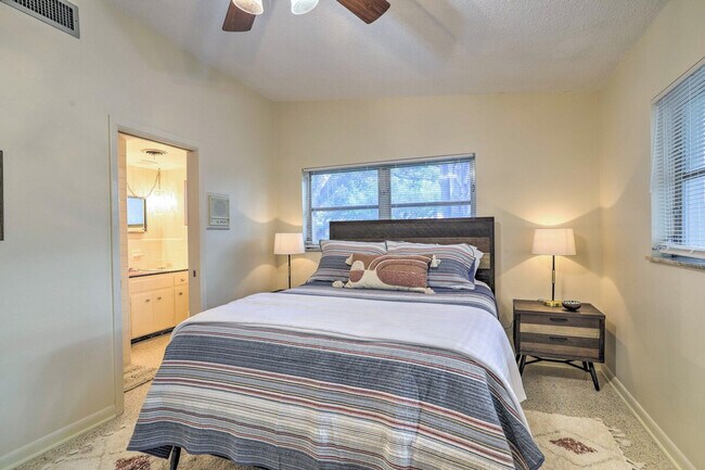 Building Photo - 1412 Country Club Rd N