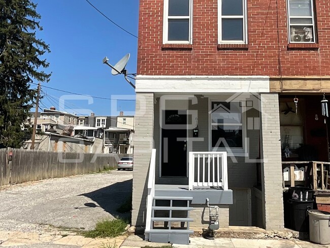 Building Photo - 613 W Mason Ave