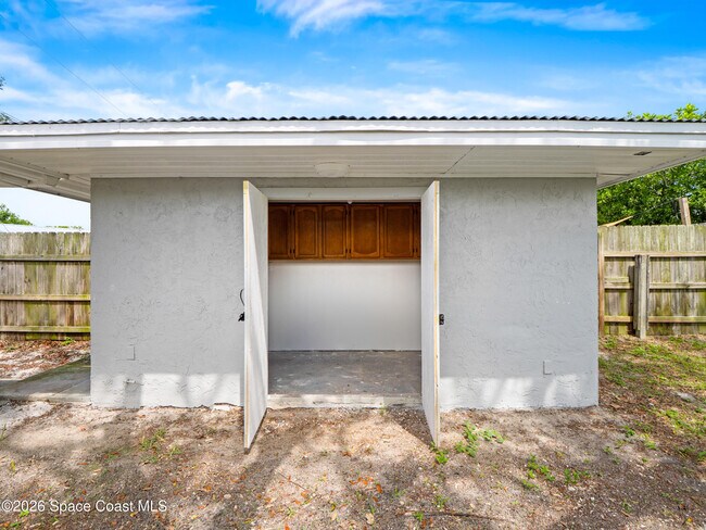 Building Photo - 1382 Lakewood Dr