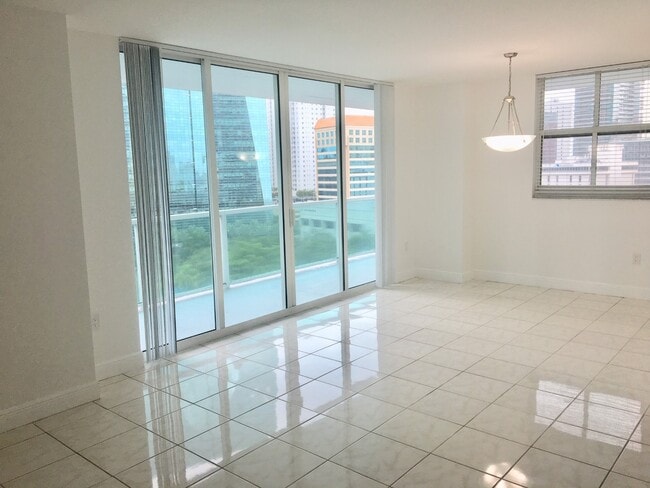 Building Photo - 1250 S Miami Ave