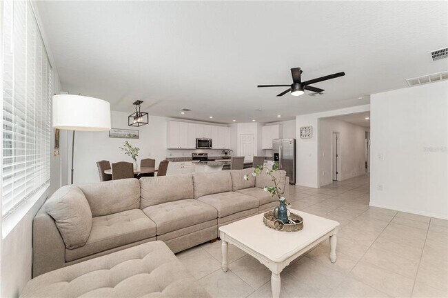 Building Photo - 573 Vista Villages Blvd