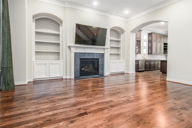 Building Photo - 2419 Brazoria St