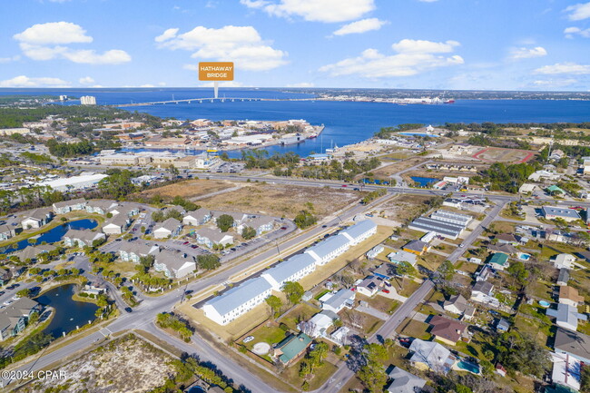 Building Photo - 6997 Patronis Dr