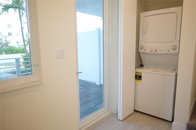 Building Photo - 6416 NW 102nd Ct