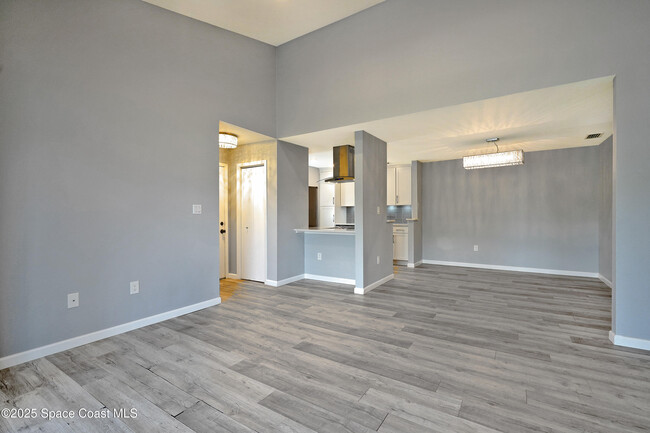 Building Photo - 225 S Tropical Trail