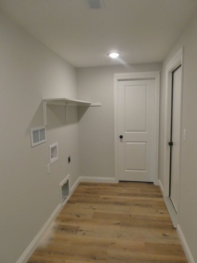 Building Photo - 3 Bedroom 2 Bathroom in South