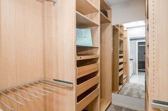 Building Photo - 1116 Bering Dr