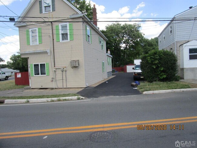 Building Photo - 17 Player Ave