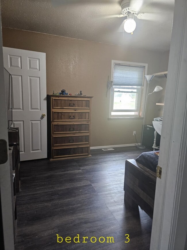 Building Photo - 400 S Neilson Ave