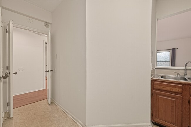 Building Photo - 2211 S Braeswood Blvd