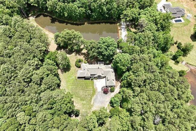 Building Photo - 3735 Smithtown Rd