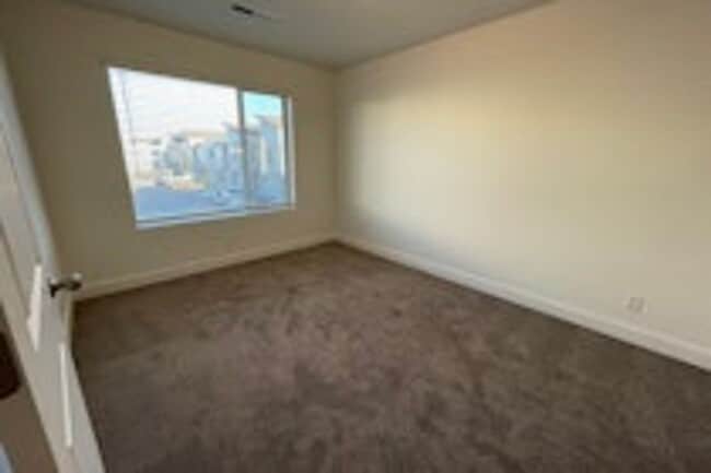 Building Photo - Stunning 3-Bedroom Home in St. George – $2,650/month (Beautiful Views!)