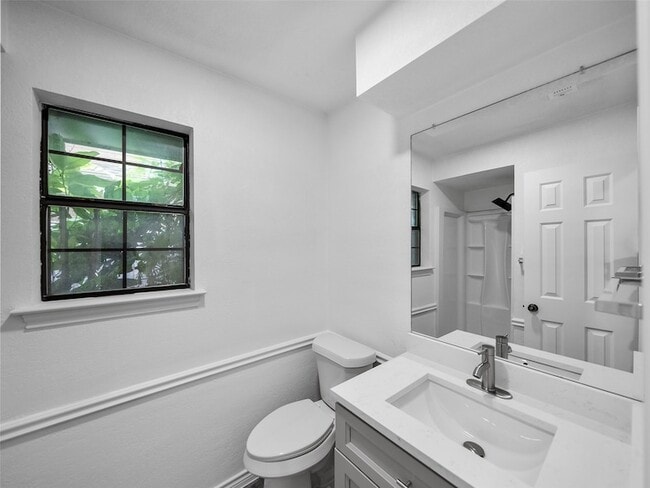 Building Photo - 2219 N Lake Trail