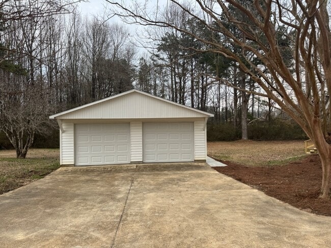 Building Photo - 111 Land Ct