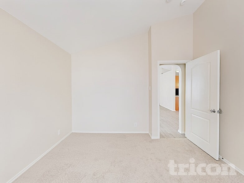 Building Photo - 4014 Sparrow Lake