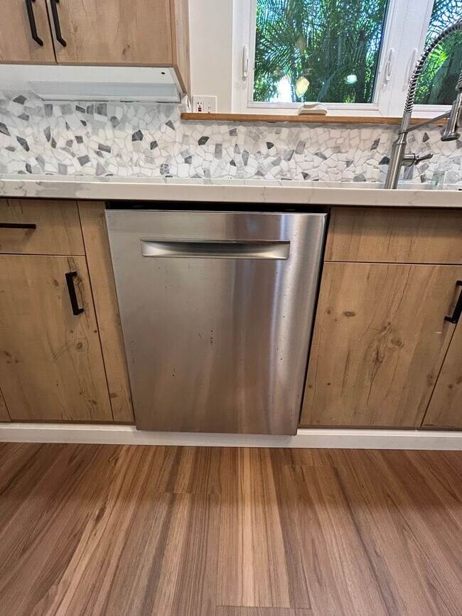 Building Photo - Available on 05/05/26, 1170 sq ft, 3 Bedrooms, 1.5 Baths, 2 Assigned Parking at Palehua Hale in M...