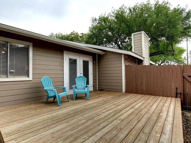 Building Photo - 11108 Applewood Dr