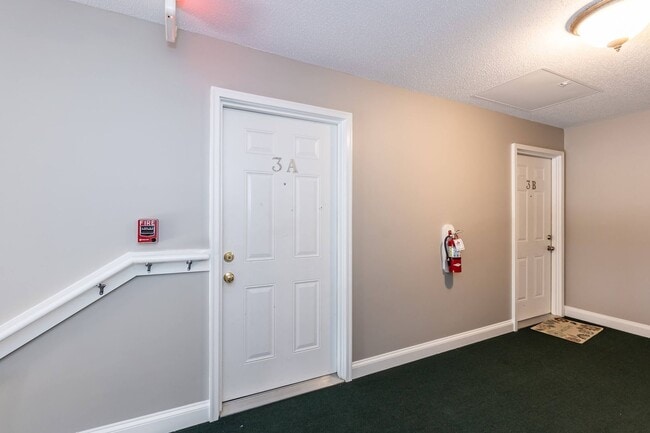 Building Photo - TWO BEDROOM HOME!