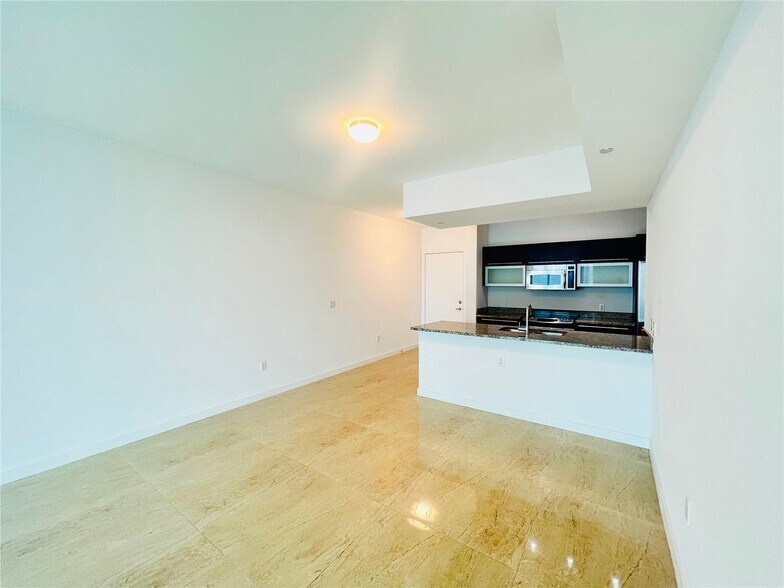 Building Photo - 950 Brickell Bay Dr