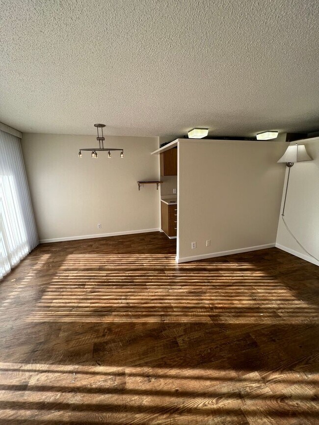 Building Photo - 100 N Arlington Ave