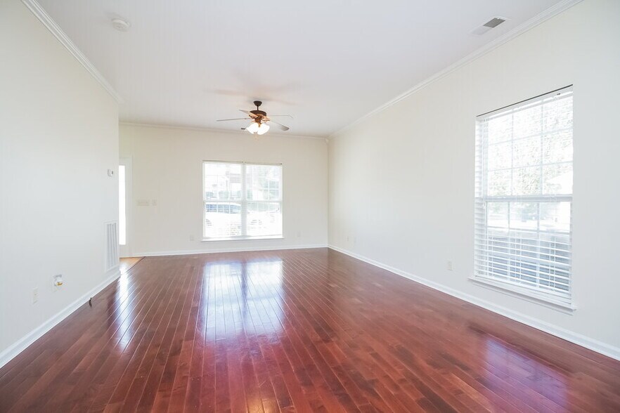 Building Photo - 7871 Rainey Dr