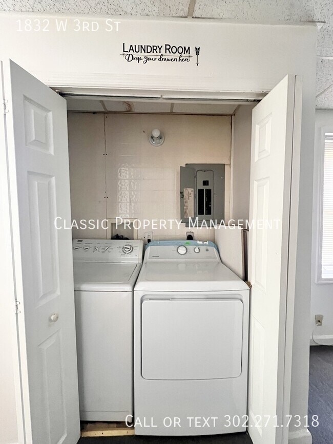 Building Photo - 1832 W 3rd St