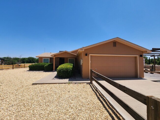 Building Photo - 1535 Vajillo Ln
