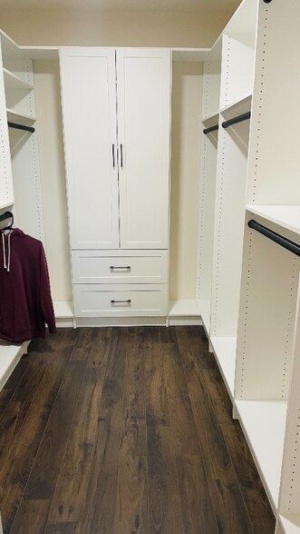 Building Photo - 321 Brk Pne Trl