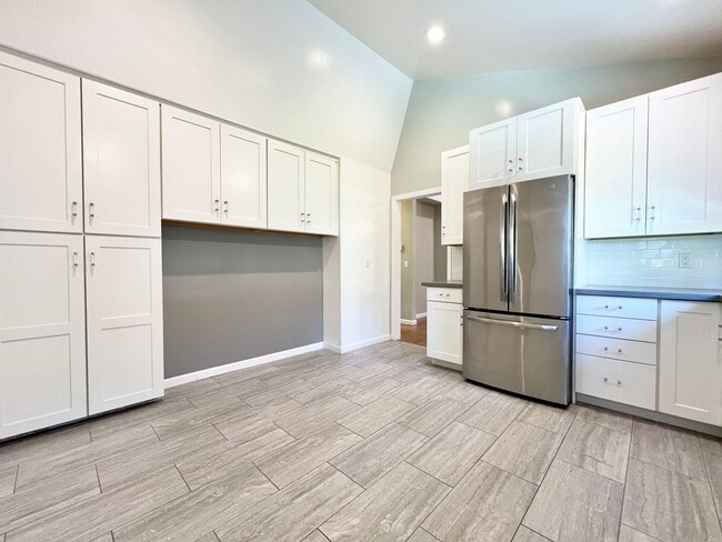 Building Photo - Stylishly Updated 2-Bed, 2-Bath Home - Private Garage