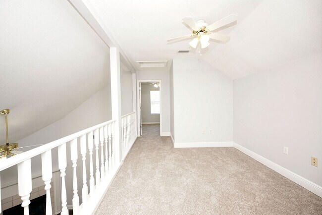 Building Photo - Spacious 5-Bedroom Home in Gated Parkwood ...