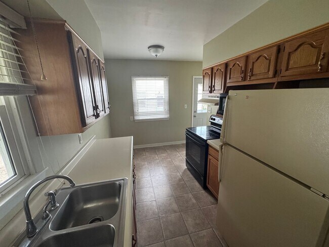 Building Photo - 3 Bedroom Cedar Falls House