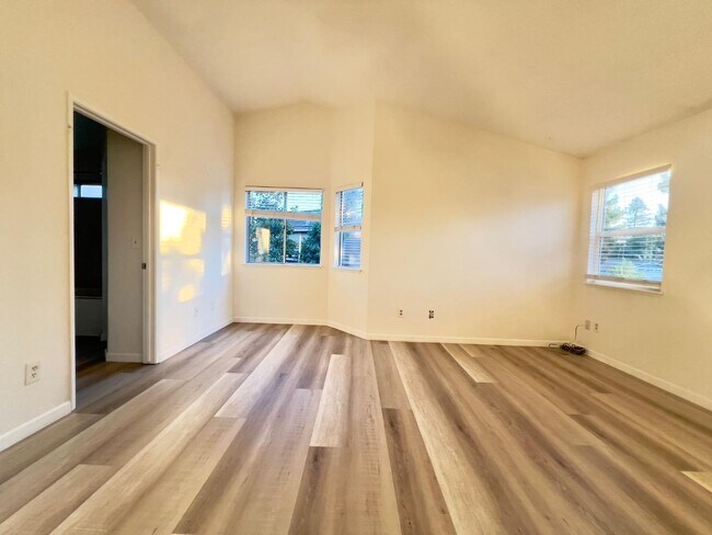 Building Photo - 479 Tioga Ct