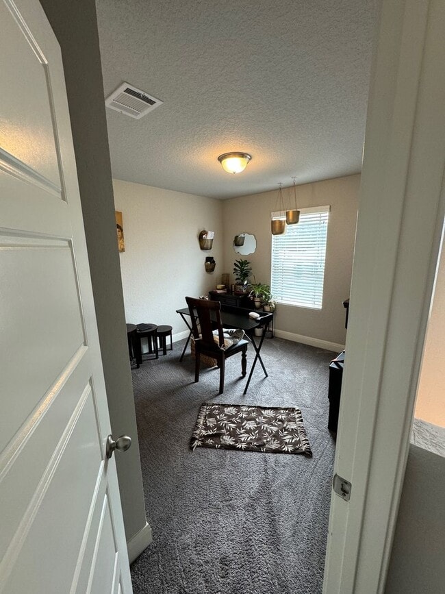 Building Photo - Modern 3-Bedroom Home Near Alamo Ranch wit...