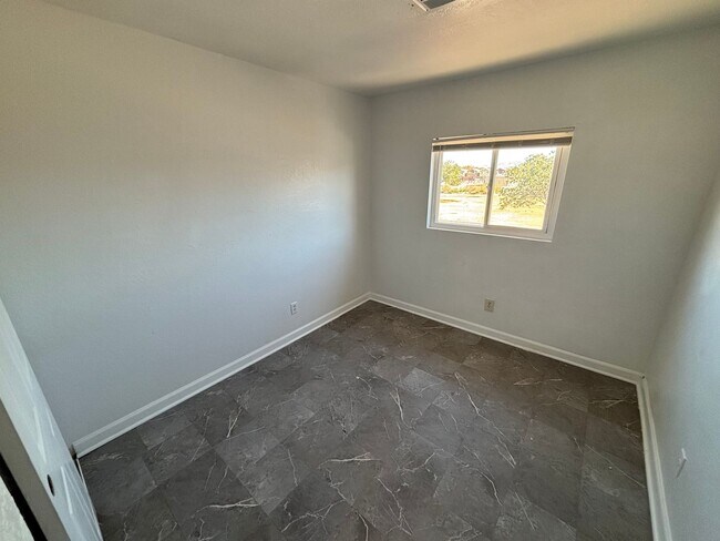 Building Photo - Charming 3Bed/1Bath apartment located in North Las Vegas— Enjoy Rent-Free Holidays!