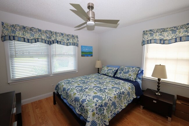 Building Photo - 3874 Camellia Dr