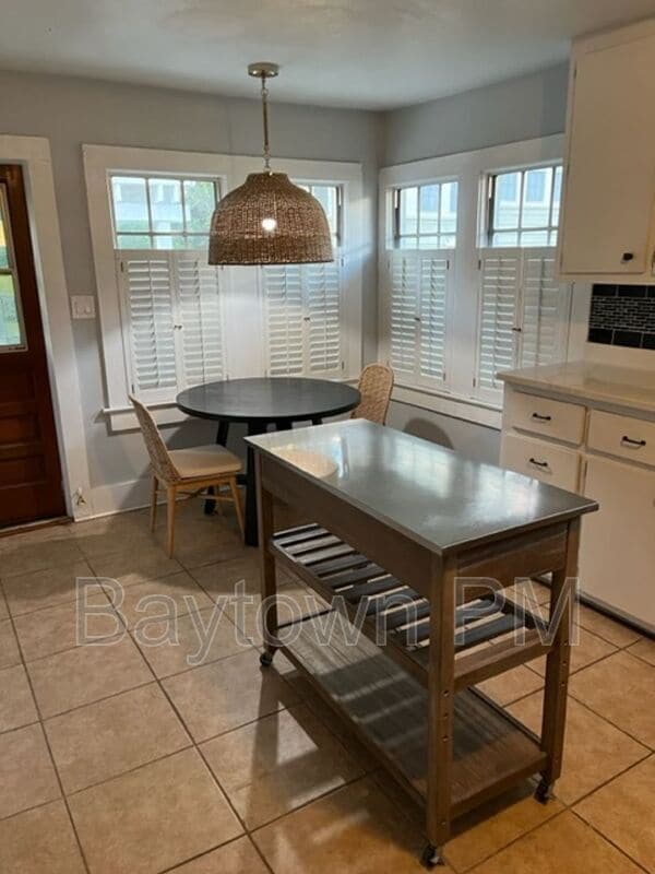 Building Photo - 203 W Haya St