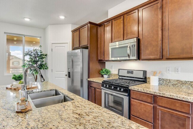 Building Photo - Spacious 3-Story Home in Rancho Cordova