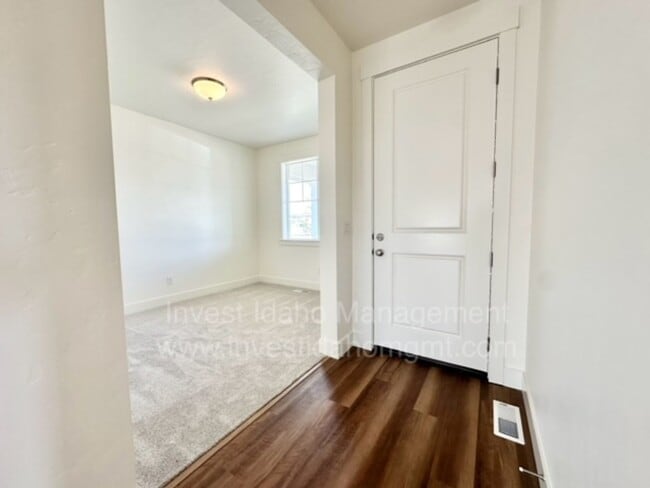 Building Photo - Beautiful 1 year old home available now!