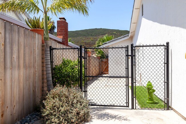 Building Photo - Welcome to Your Dream Home in Sunny San Di...