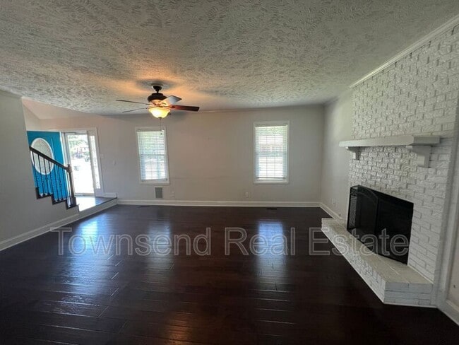 Building Photo - 303 Wagoner Dr