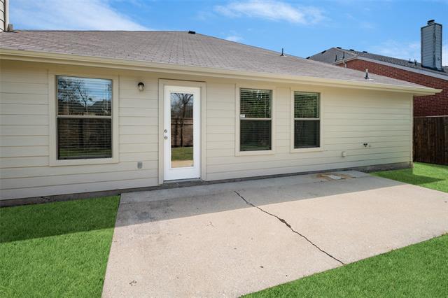 Building Photo - 2417 Eisenhower Dr