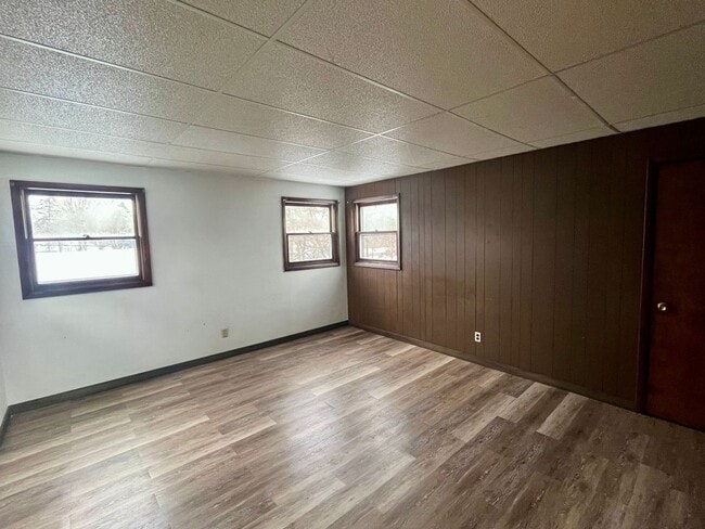 Building Photo - 136 Edwards St