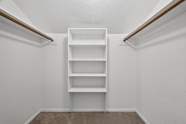 Building Photo - 4404 Basswood Ln