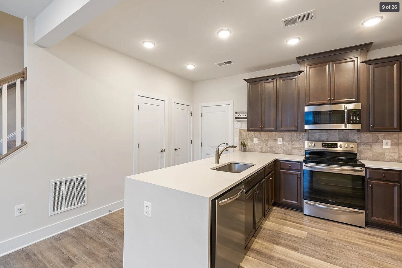 Building Photo - 613 Herndon Pky