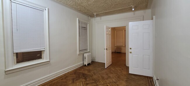 Building Photo - 29 ROOSEVELT Ave