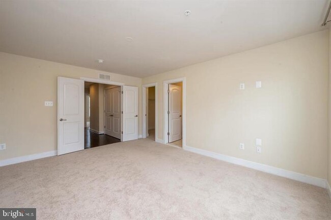 Building Photo - 219 Strummer Ln