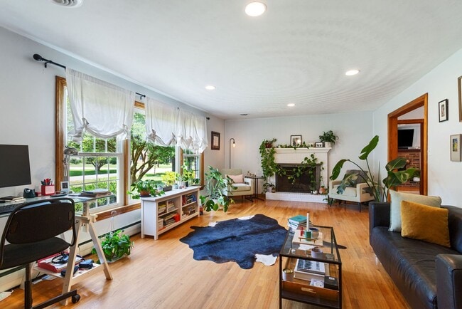 Building Photo - Thoroughgood